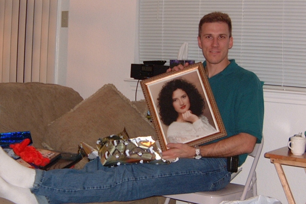 Hildebrand Christmas ScreenSaver/1024x768_2000-12-21-17 Travis gets framed picture.jpg